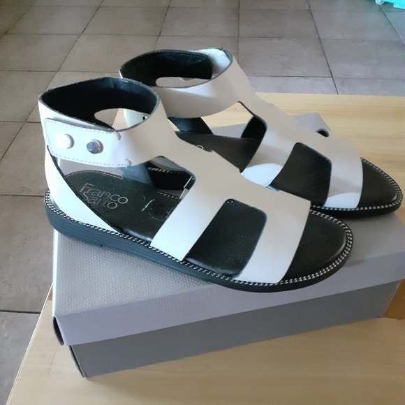 Sandals - Picture 1 of 2